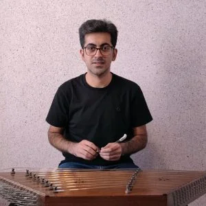 مهدی جهان مردی آموزش سنتور در آموزشگاه موسیقی اورنگ