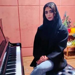 الهام سازور مدرس پیانو